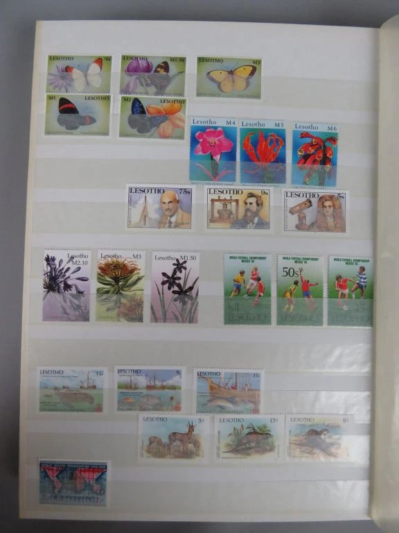 Postzegelverzameling in album met diverse Botswana postzegels - foto 20