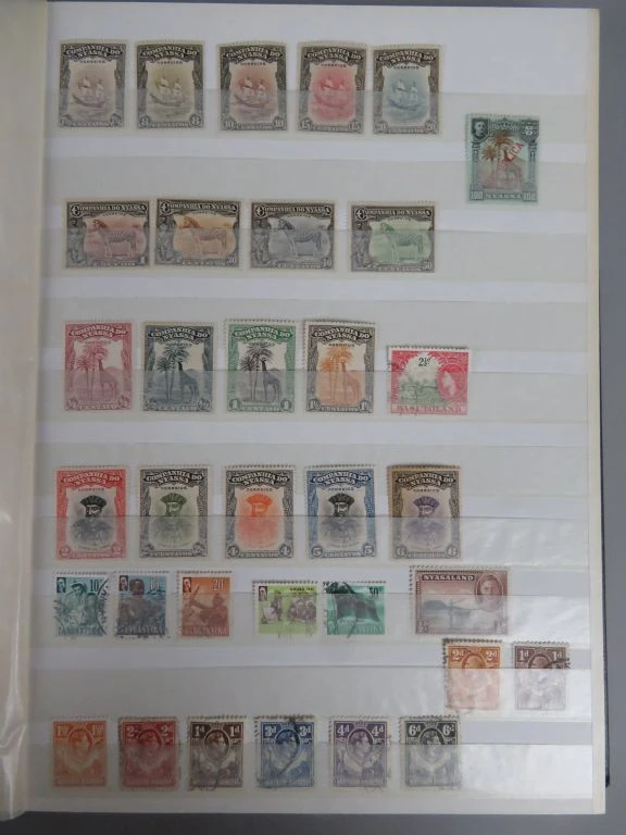 Postzegelverzameling in album met diverse Botswana postzegels - foto 5