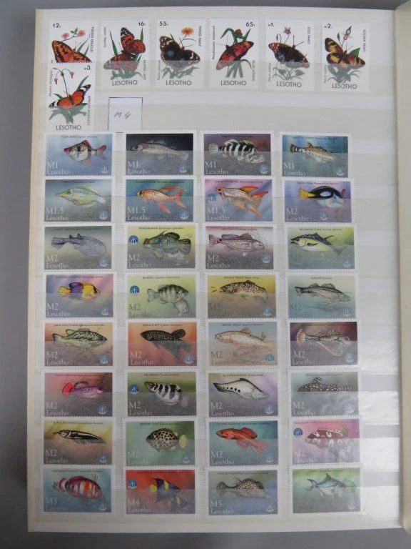 Postzegelverzameling in album met diverse Botswana postzegels - foto 12