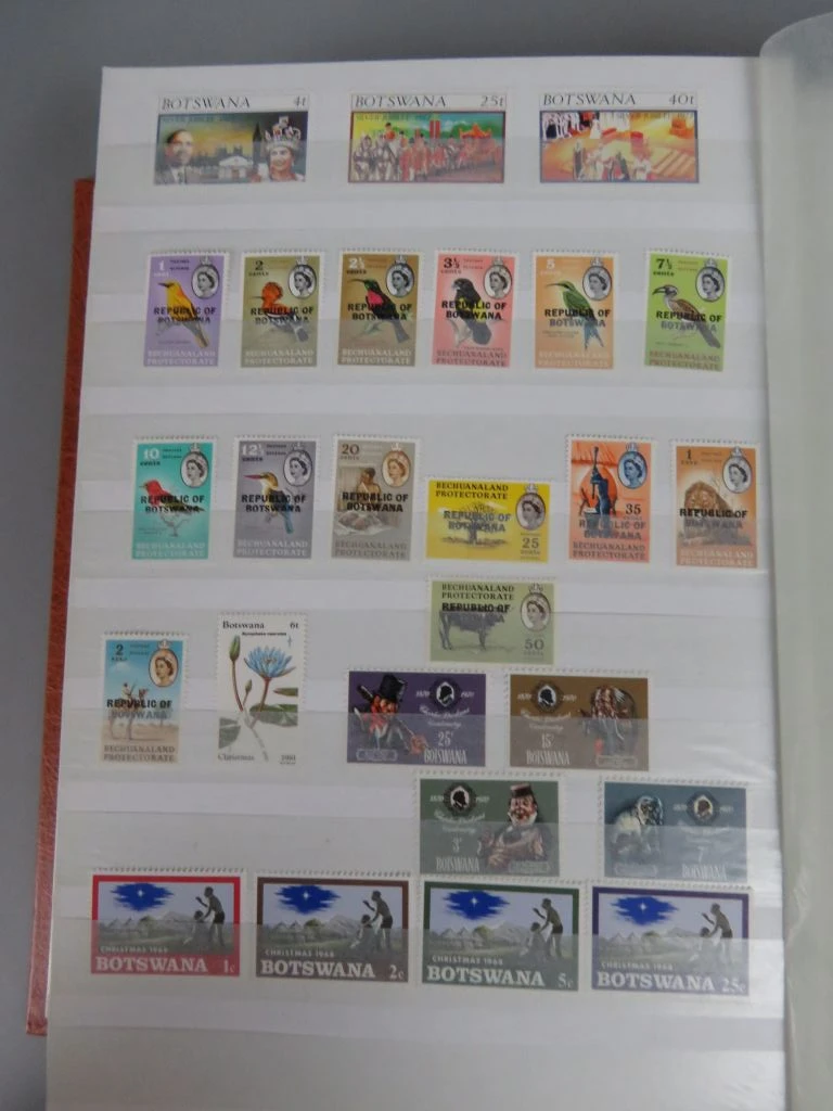 Postzegelverzameling in oranje album - foto 32