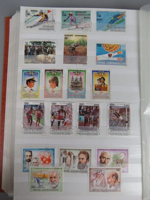 Postzegelverzameling in oranje album - foto 16