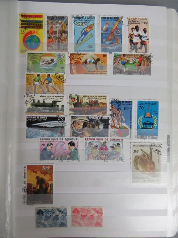 Postzegelverzameling in oranje album - foto 3