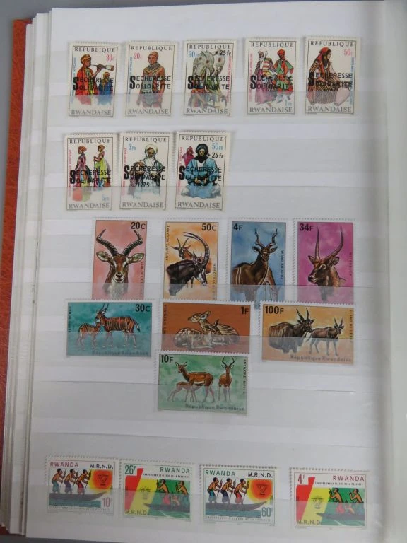 Postzegelverzameling in oranje album - foto 8