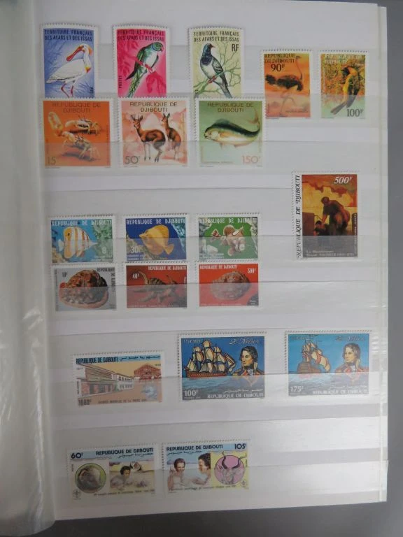 Postzegelverzameling in oranje album - foto 41