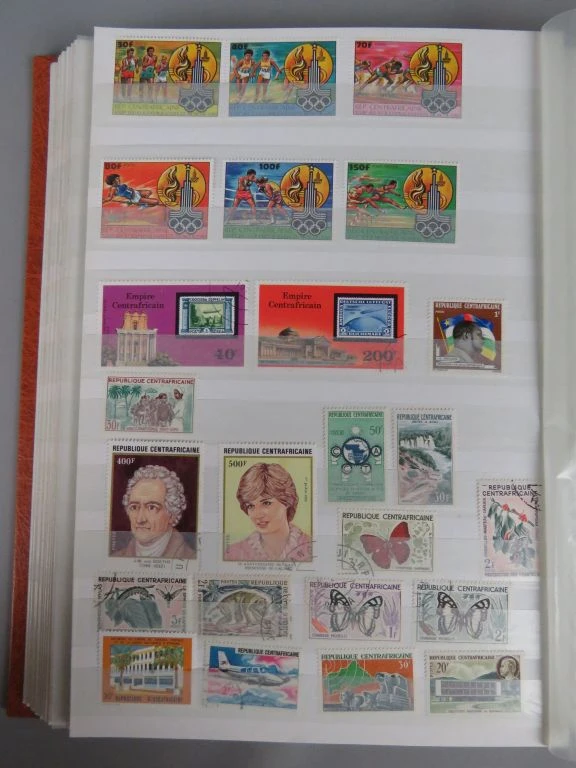 Postzegelverzameling in oranje album - foto 18