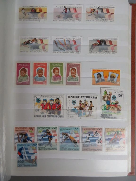 Postzegelverzameling in oranje album - foto 19