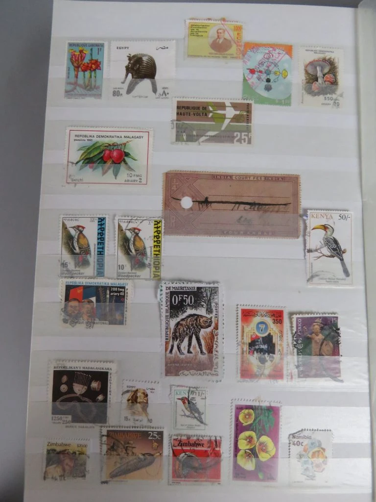 Postzegelverzameling in oranje album - foto 26