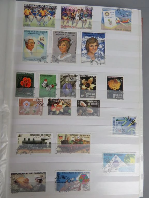 Postzegelverzameling in oranje album - foto 45