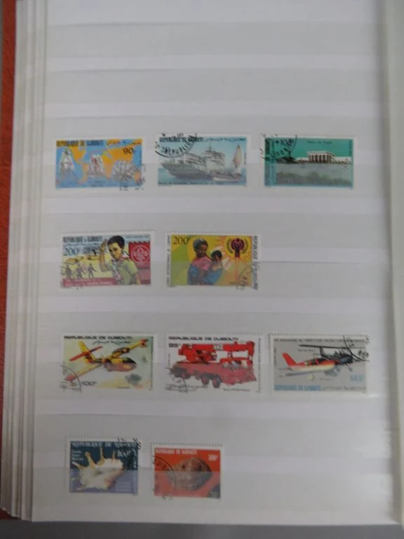 Postzegelverzameling in oranje album - foto 10