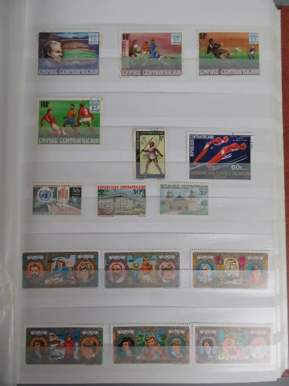 Postzegelverzameling in oranje album - foto 15
