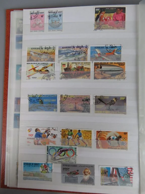 Postzegelverzameling in oranje album - foto 44