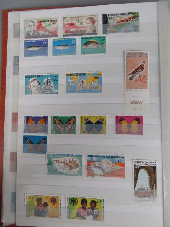 Postzegelverzameling in oranje album - foto 42