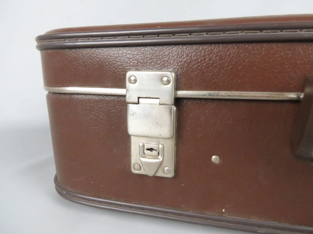 Vintage bruine reiskoffer met metalen sluitingen - foto 3