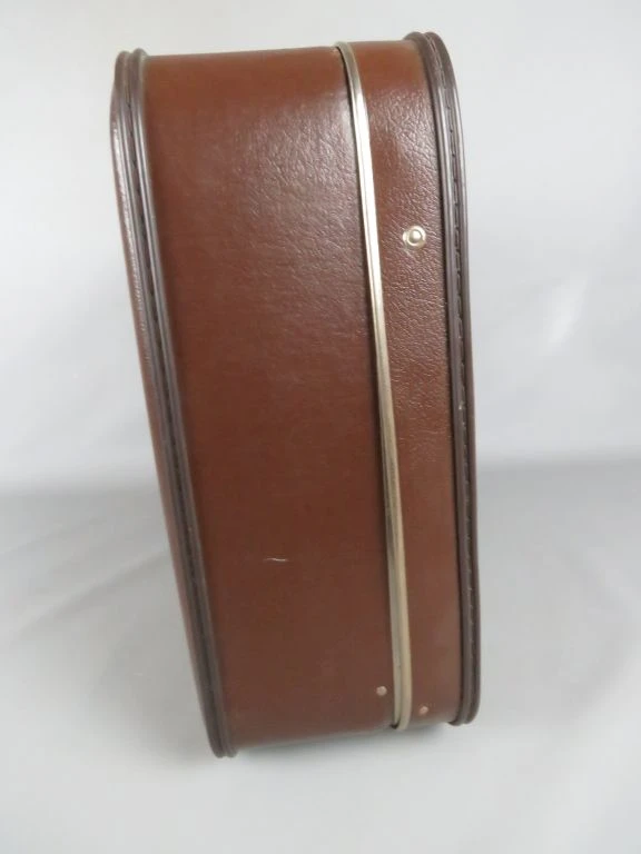 Vintage bruine reiskoffer met metalen sluitingen - foto 6