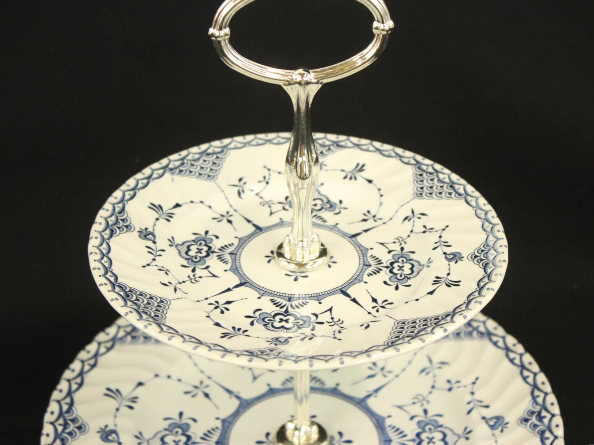 Tweeledig etagère van Aynsley & co borden met blauw-wit decor - foto 3
