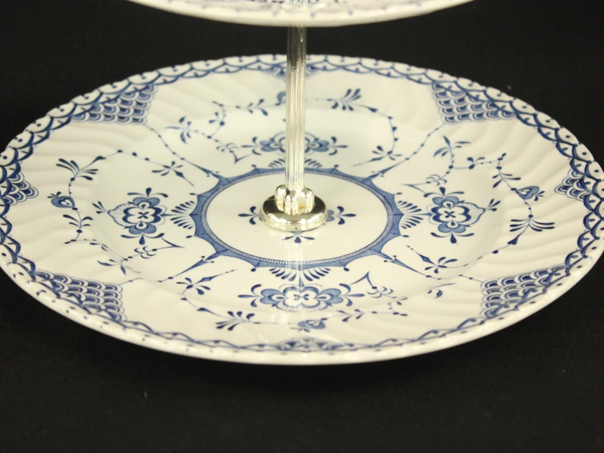 Tweeledig etagère van Aynsley & co borden met blauw-wit decor - foto 4