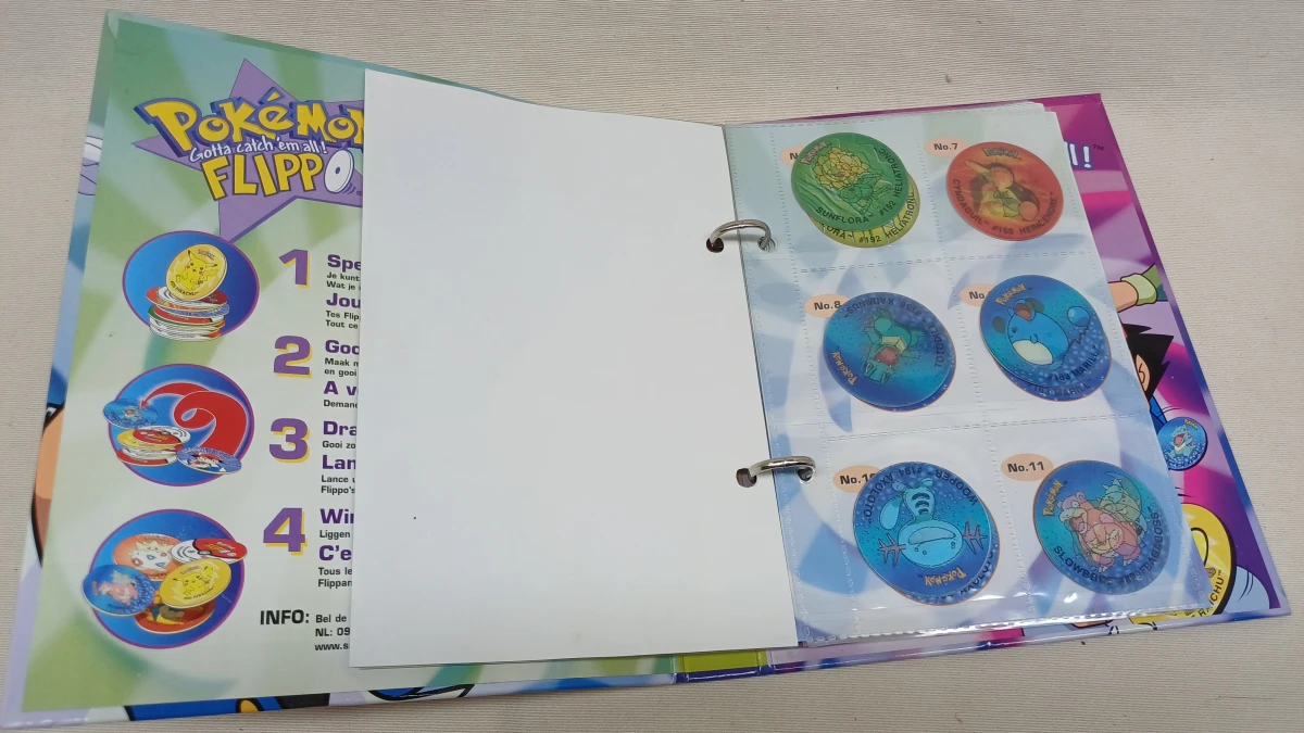 Pokémon verzamelkaarten en album met flippo's - foto 2