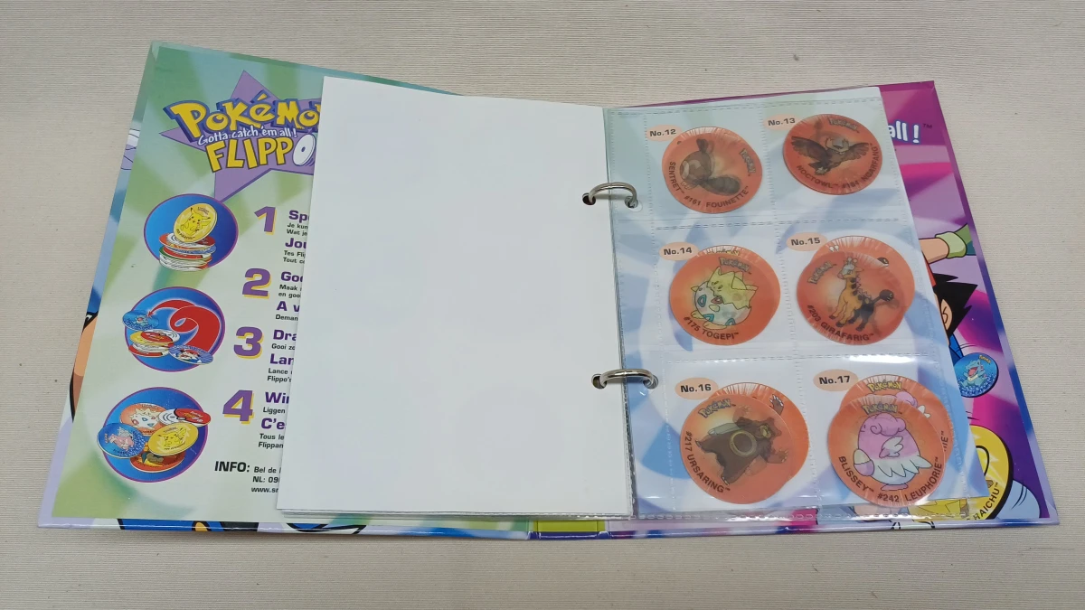 Pokémon verzamelkaarten en album met flippo's - foto 3