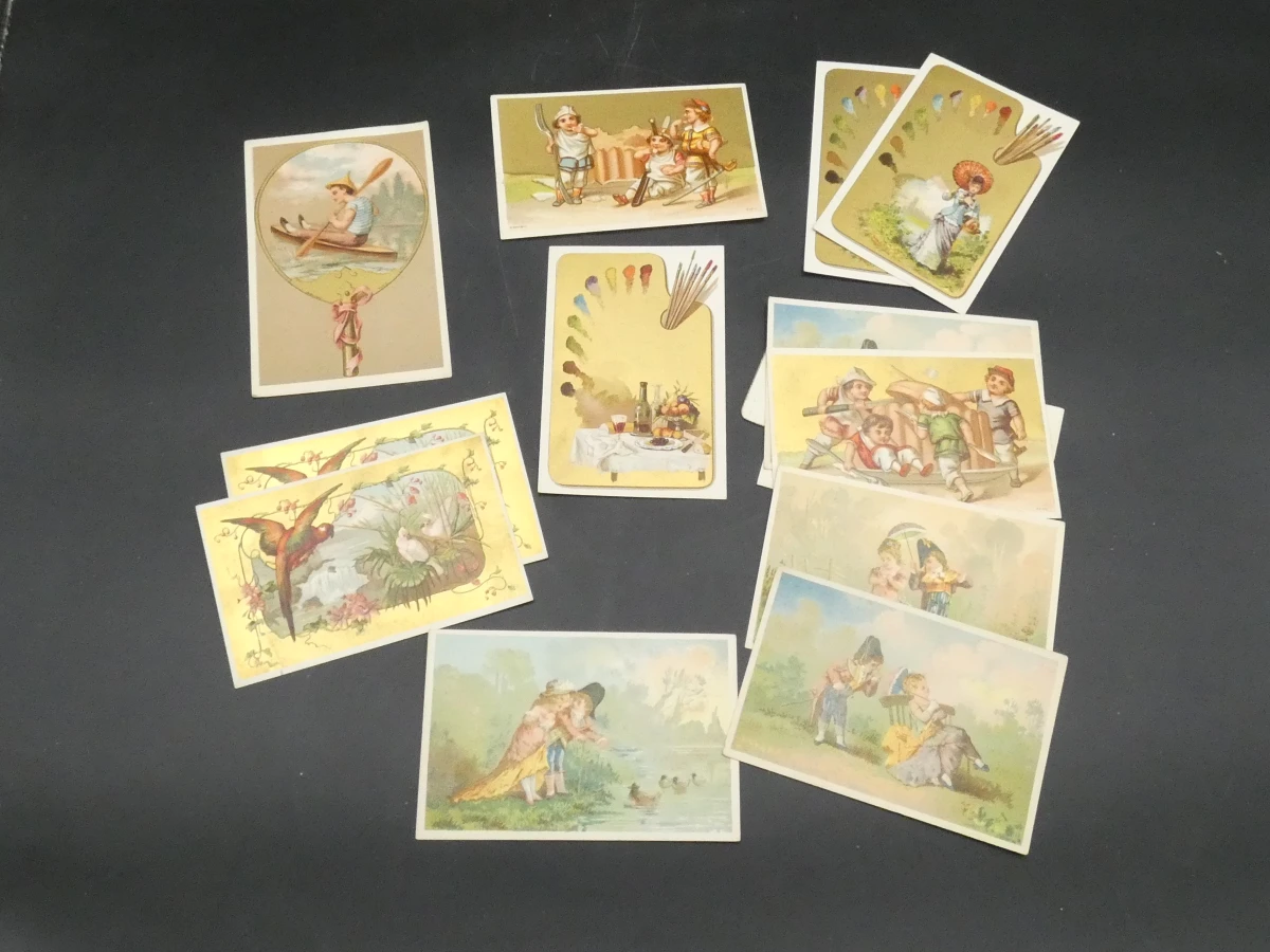 Doos met vintage prentbriefkaarten en wenskaarten - foto 11