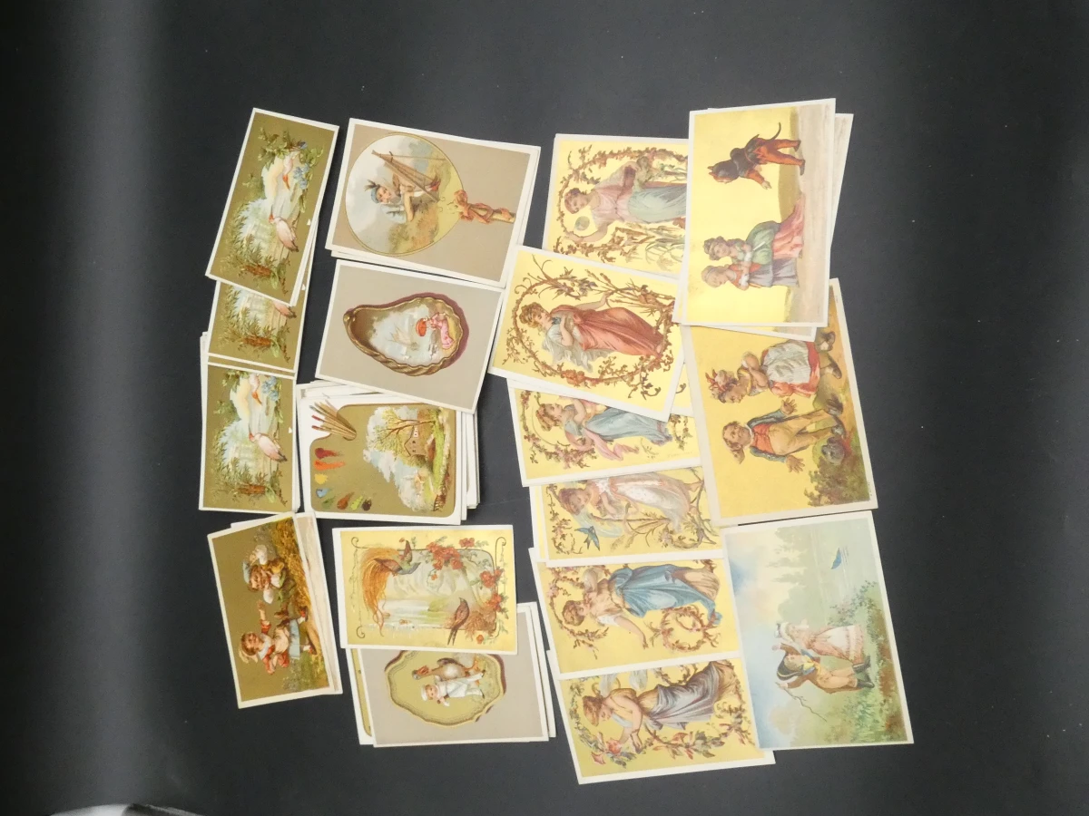 Doos met vintage prentbriefkaarten en wenskaarten - foto 13