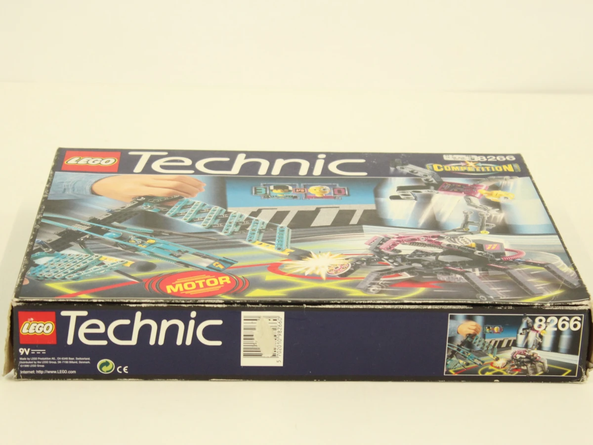 LEGO Technic "Blue Flash Versus The Arachnophob" set - foto 2