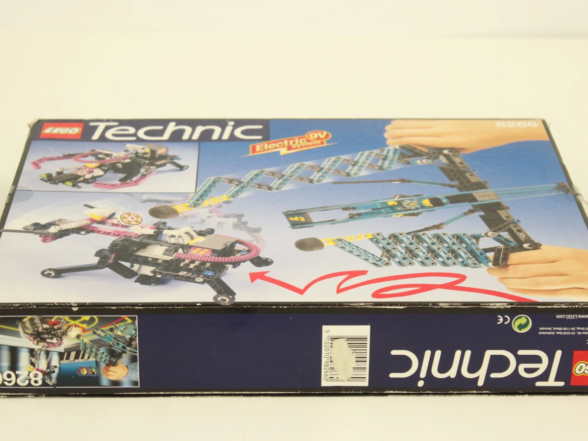LEGO Technic "Blue Flash Versus The Arachnophob" set - foto 3