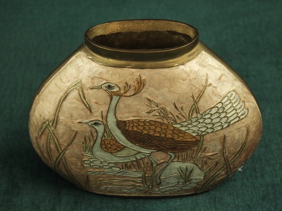 Decoratieve metalen vaas met vogelmotief - foto 5