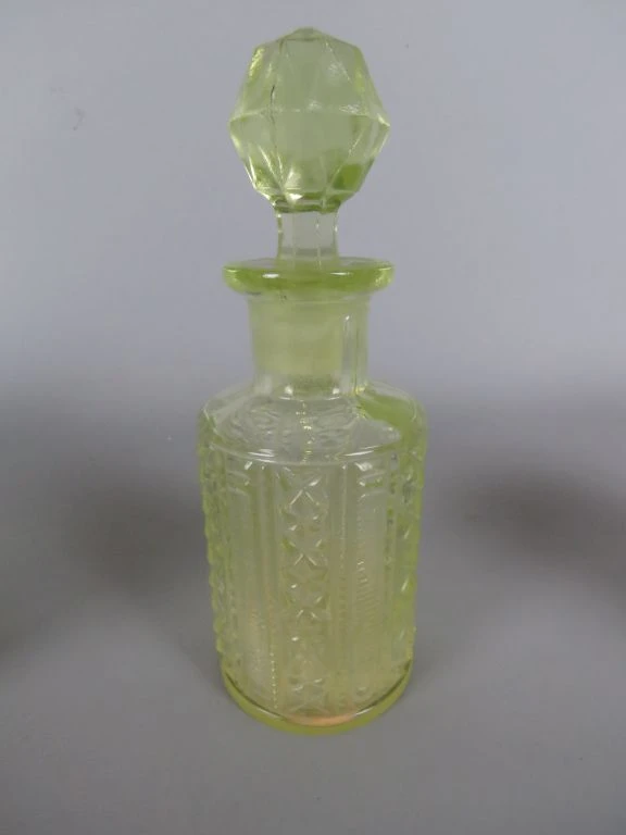 Set vintage uranium glas parfumflesjes en schaaltjes - foto 5
