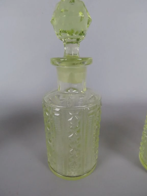 Set vintage uranium glas parfumflesjes en schaaltjes - foto 3