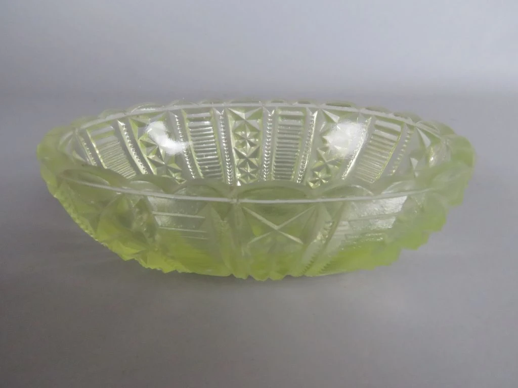 Set vintage uranium glas parfumflesjes en schaaltjes - foto 9