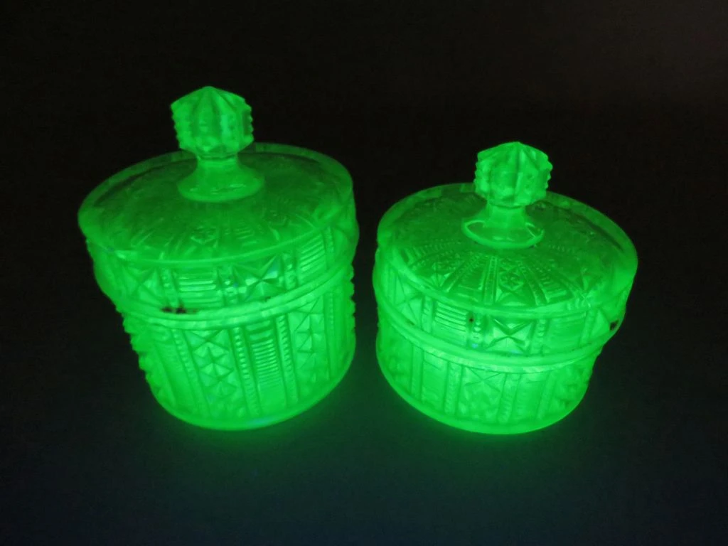 Set vintage uranium glas parfumflesjes en schaaltjes - foto 12