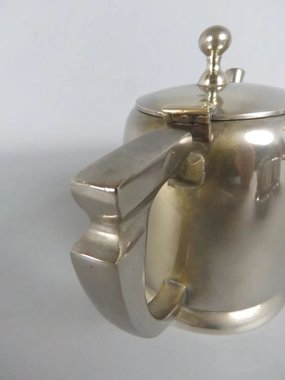 Set zilverkleurig koffie- en theeservies met kan, pot en melkkan - foto 3