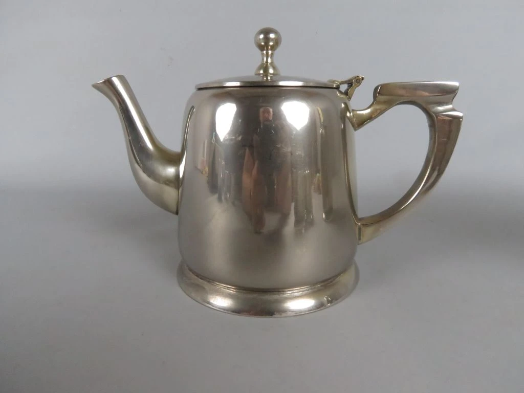 Set zilverkleurig koffie- en theeservies met kan, pot en melkkan - foto 4