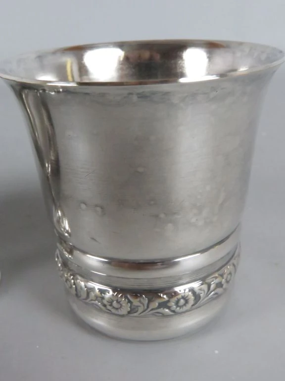 Set van 3 zilverkleurige bekers met decoratieve rand - foto 4