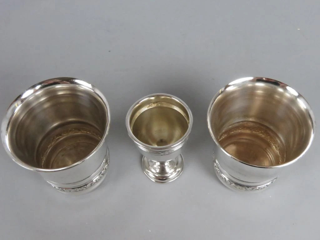 Set van 3 zilverkleurige bekers met decoratieve rand - foto 5