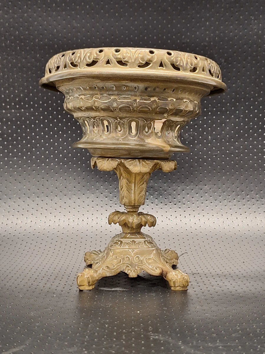 Antieke opengewerkte messing tazza / sierschaal op rijk versierde voet - circa 1900 - foto 2
