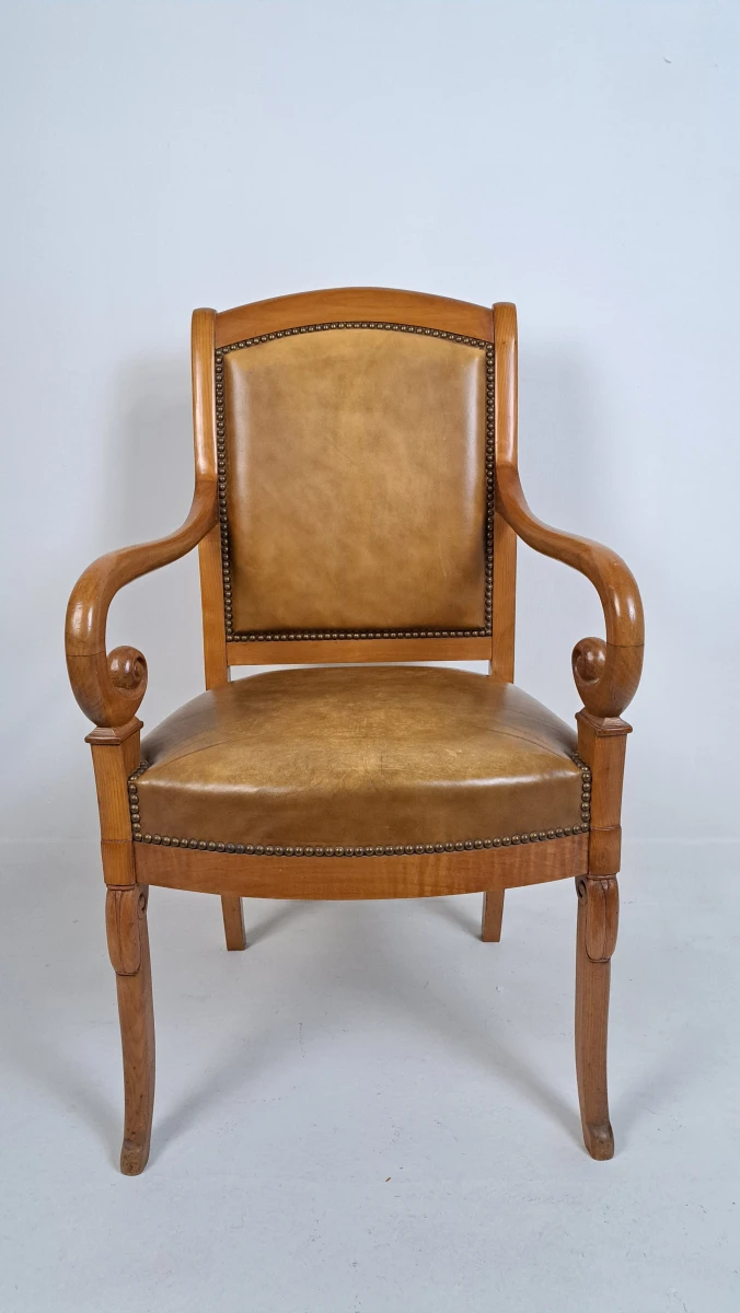 Houten armstoel met bruin kunstlederen bekleding - foto 2
