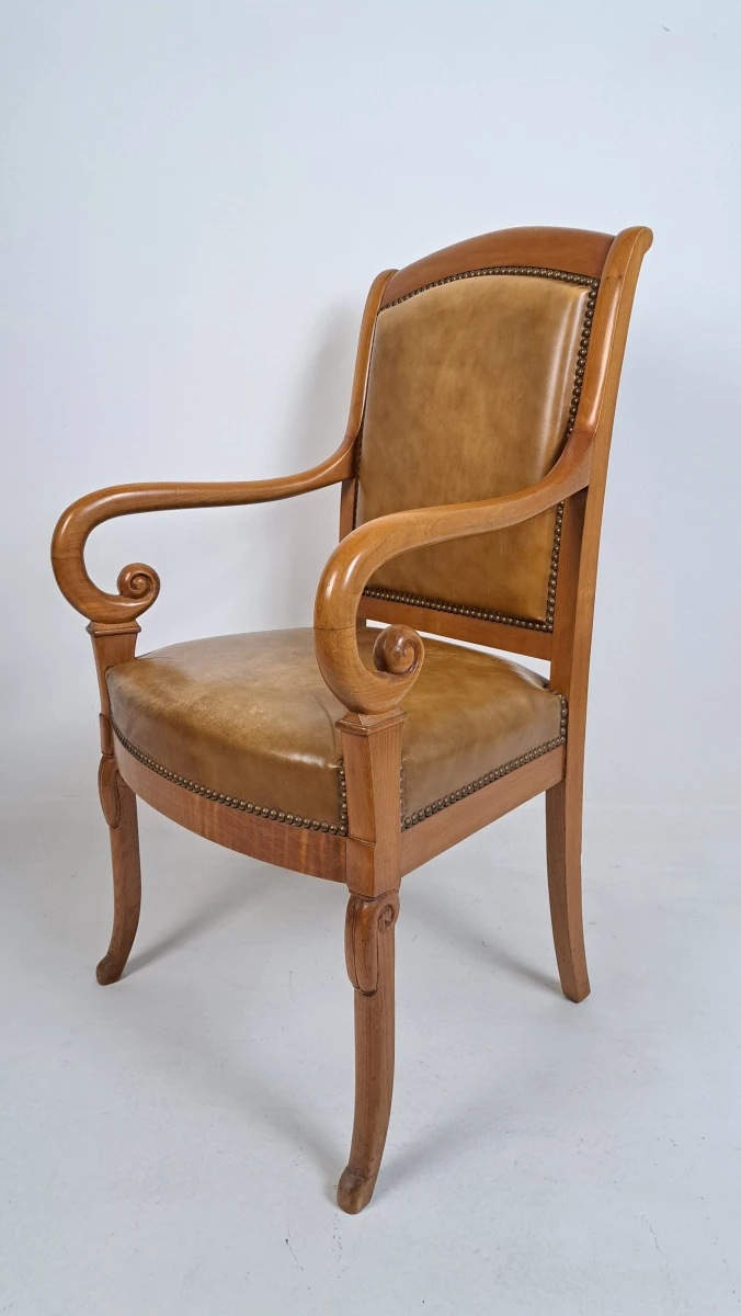 Houten armstoel met bruin kunstlederen bekleding - foto 3
