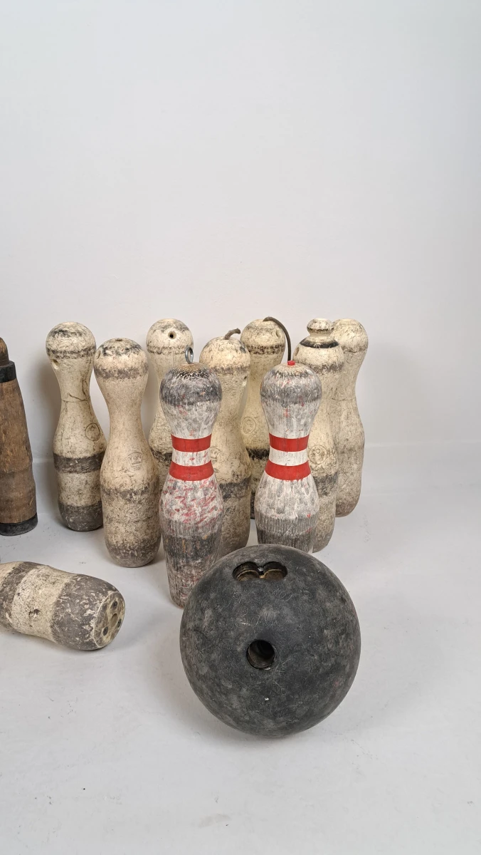 Set vintage houten kegels en bowlingbal - foto 6