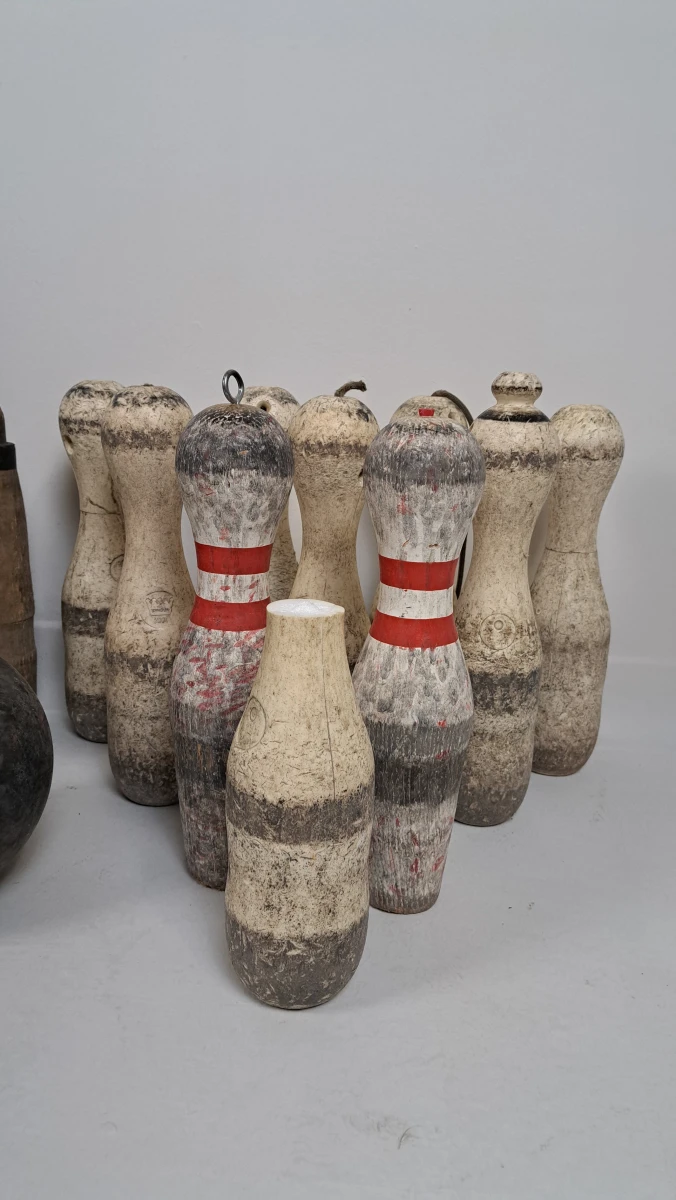 Set vintage houten kegels en bowlingbal - foto 4