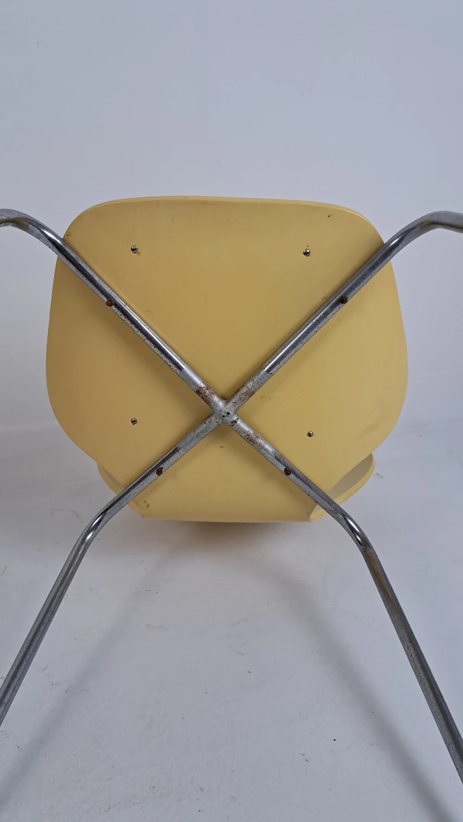 Set van 2 vintage gele houten stoelen, 1 met armleuning - foto 6