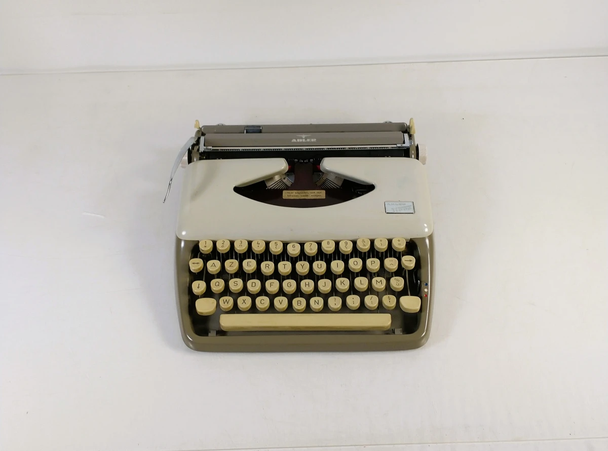 Set van 2 vintage typemachines in koffers - foto 6