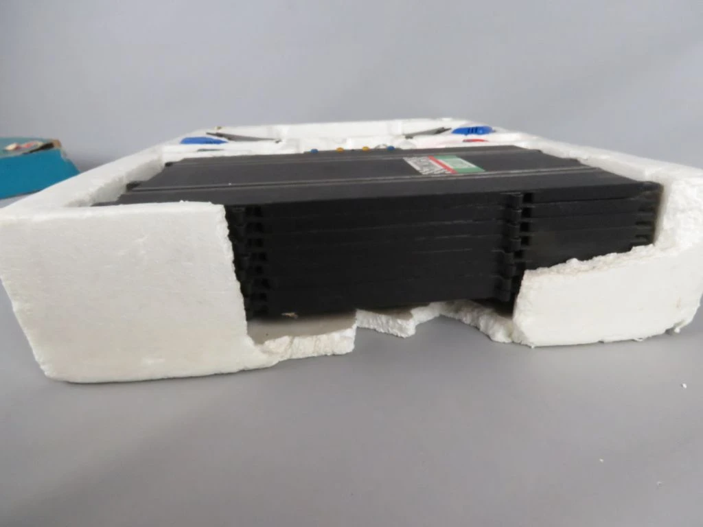 Policar elektrische autoracebaan 1:32 met twee raceauto's - foto 3