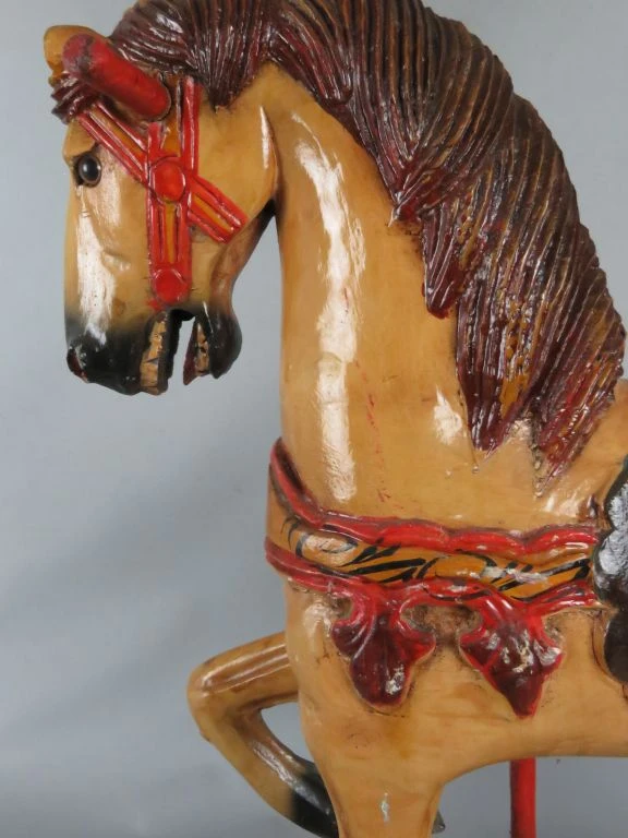 Houten hobbelpaard met wieltjes en paardenstaart - foto 10