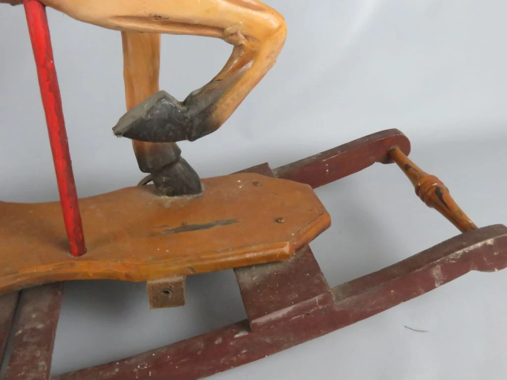 Houten hobbelpaard met wieltjes en paardenstaart - foto 4