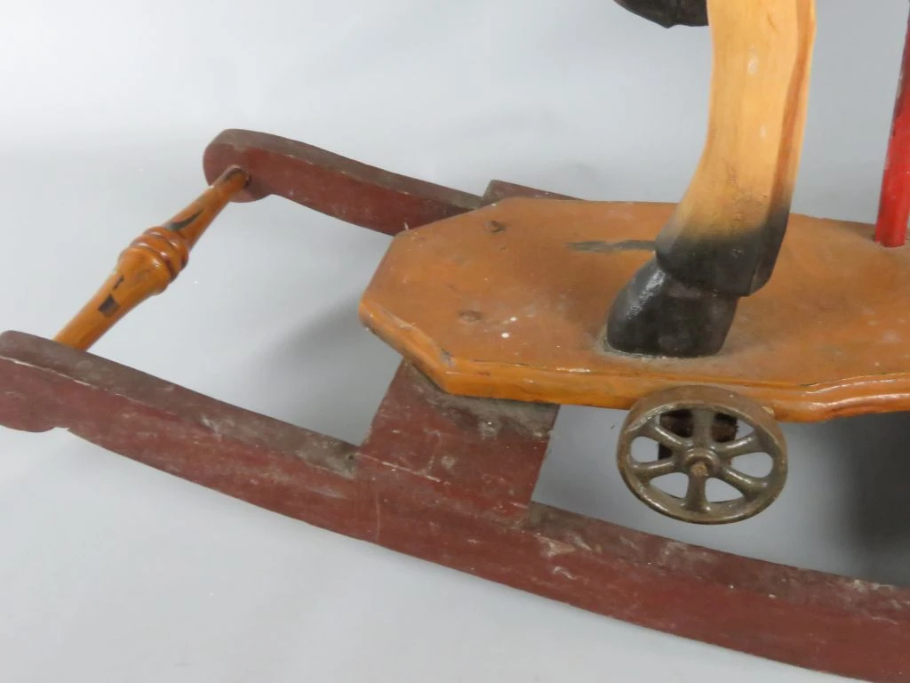 Houten hobbelpaard met wieltjes en paardenstaart - foto 8