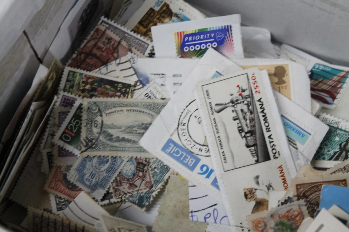 Verzameling oude postzegels uit diverse landen - foto 3