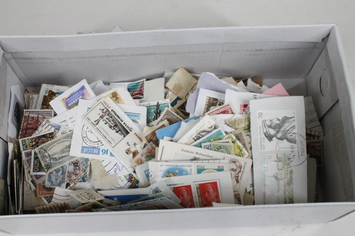 Verzameling oude postzegels uit diverse landen - foto 2