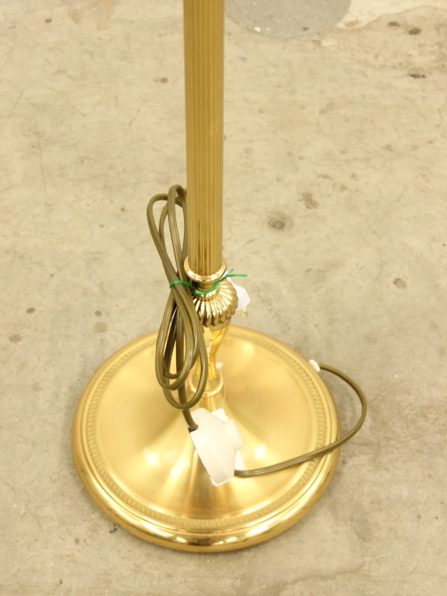 Hollywood Regency stijl staande lamp met groene kap en messing details - foto 3