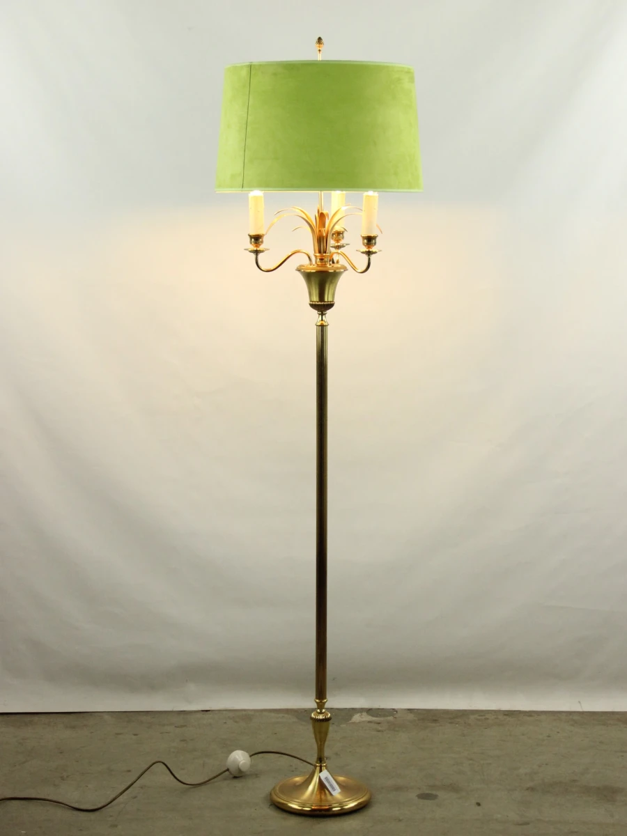 Hollywood Regency stijl staande lamp met groene kap en messing details - foto 5